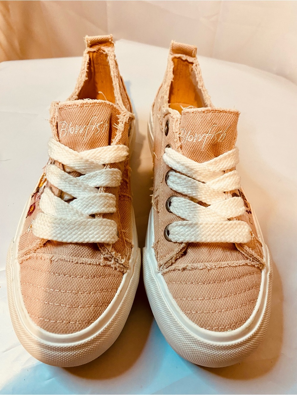Blowfish Peach Canvas Kids Low-Top Sneakers with White Laces